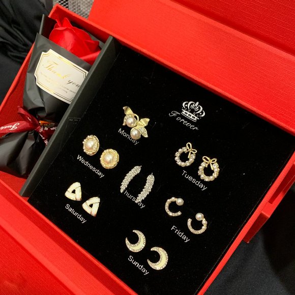 7 Days of the Week Earrings Set Weekly Jewelry Gift Set - Picture 1 of 10